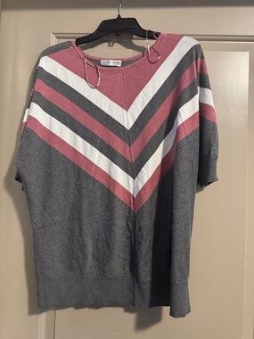 Striped Chevron Short-Sleeve Sweater Top - Gray & Mauve